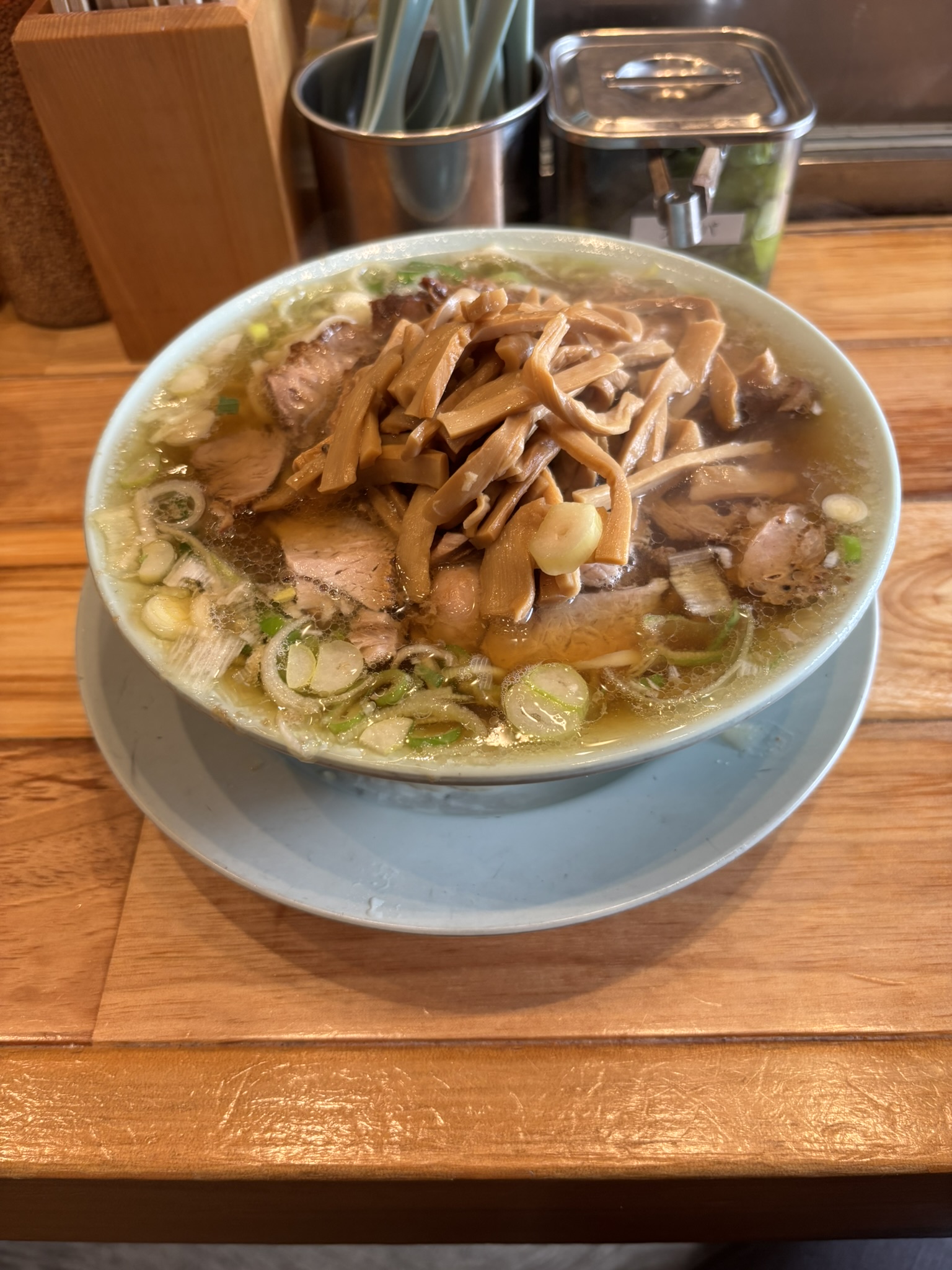 新宿シンちゃんラーメン チャーシュー麺メンマトッピング